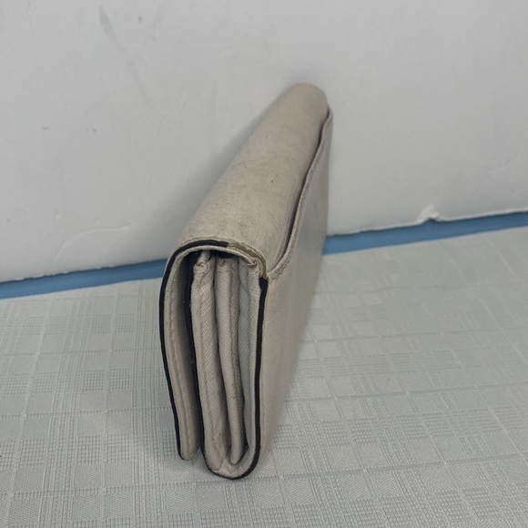 Michael Kors Fulton vanilla Flap Wallet - Picture 4 of 8